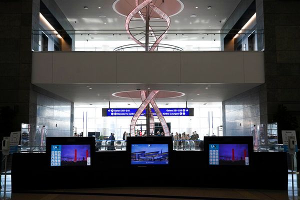 New $1.7B Los Angeles International Airport Concourse Opens