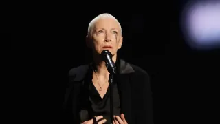 Annie Lennox: The Art of Being Unapologetically Herself