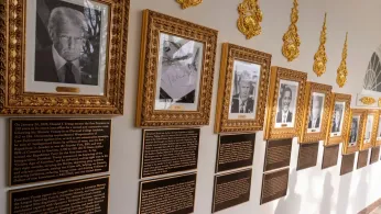 Trump Writes Partisan Plaques for Predecessors in His Newly Installed Presidential Walk of Fame