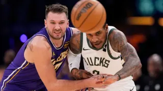 Giannis Stops Lebron Twice in the Final Minute As the Bucks Rally to Beat the Lakers 105-101